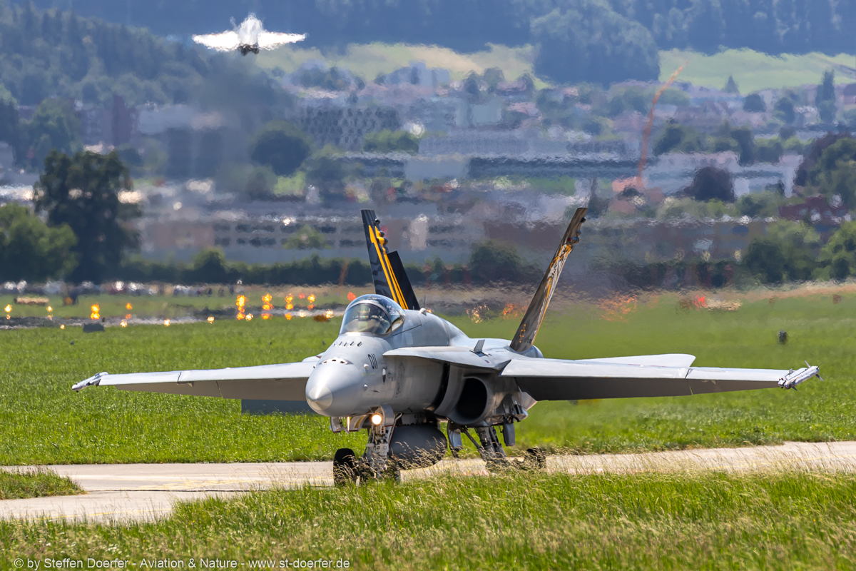 700JH3A8435
