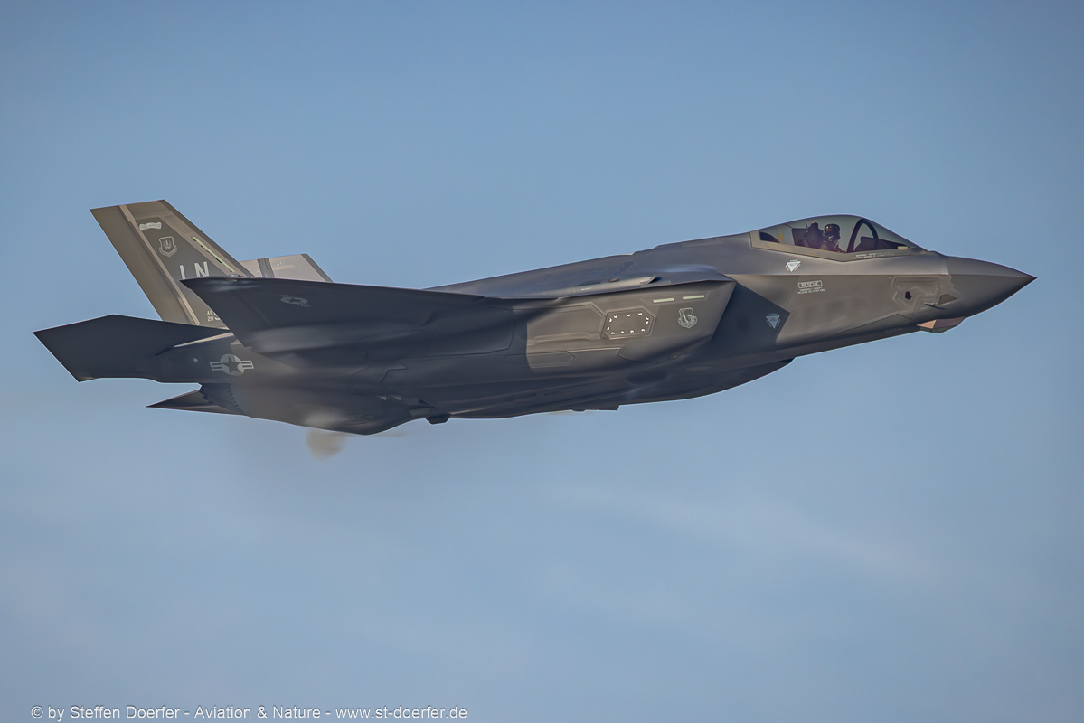 302CAA_8579
