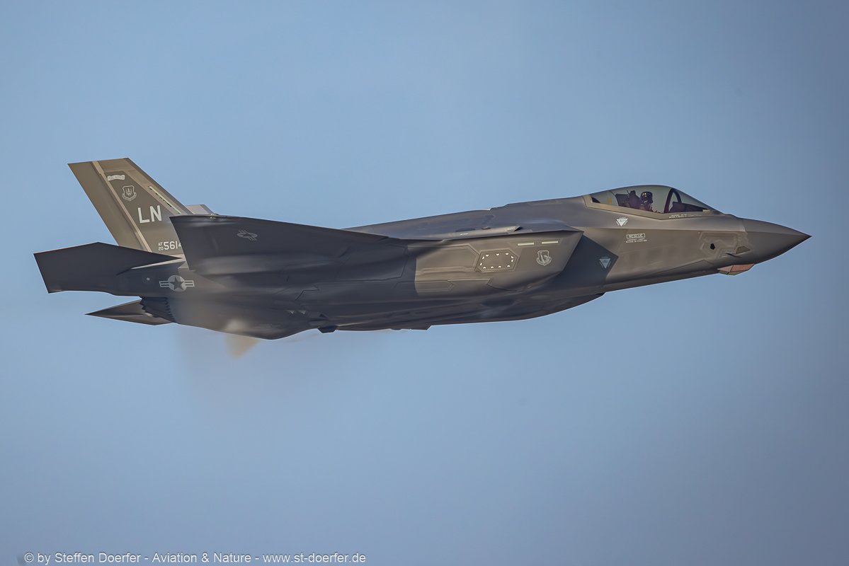302CAA_8582