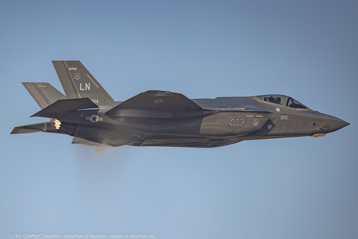 302CAA_8585