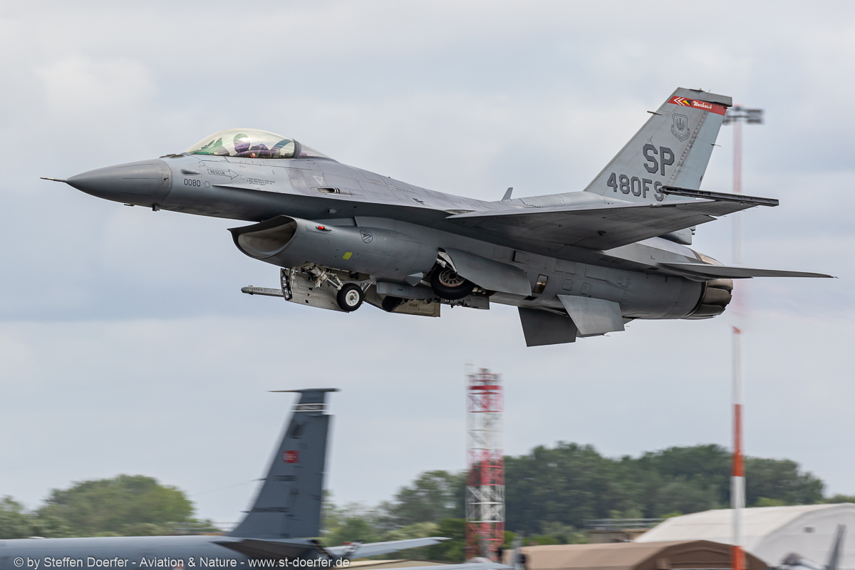 160IW5A2595
