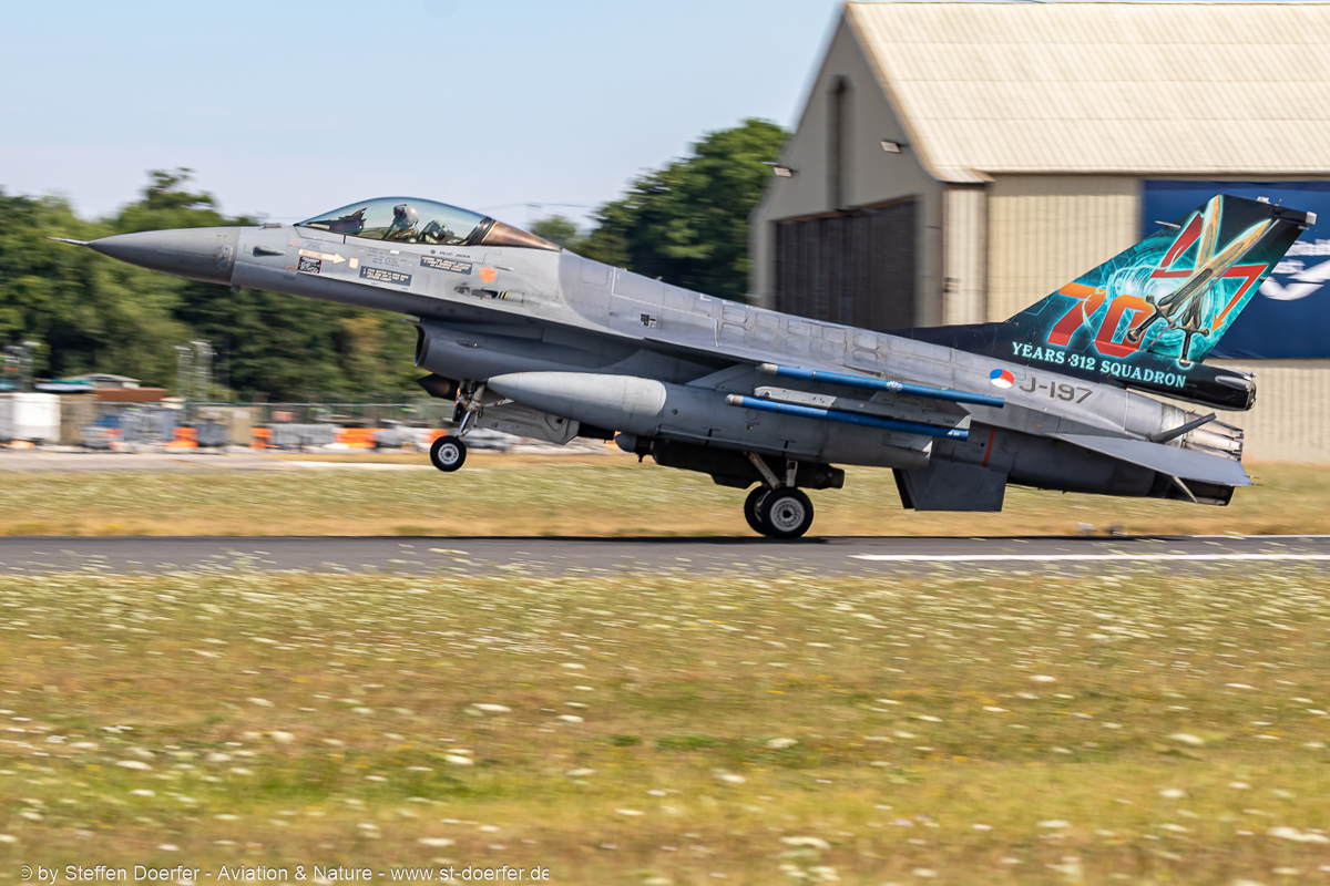 880JH3A6622