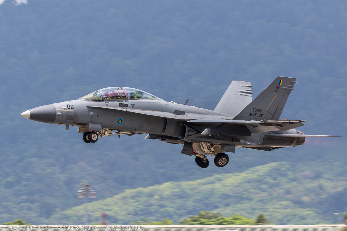 302IW5A8879