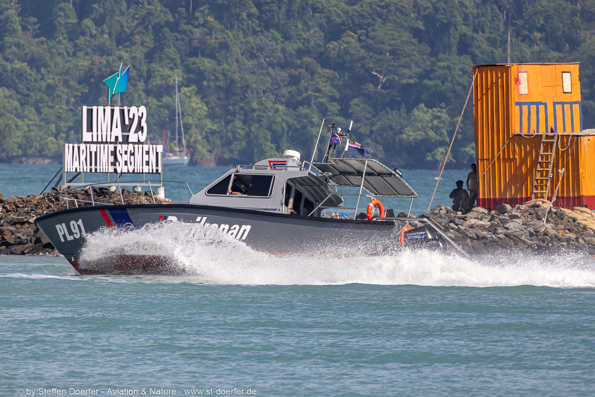 402-7U6A2682