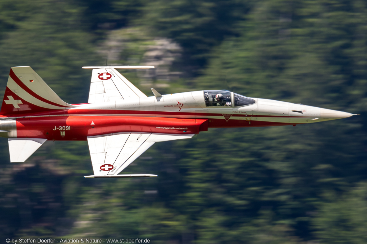 320JH3A4880