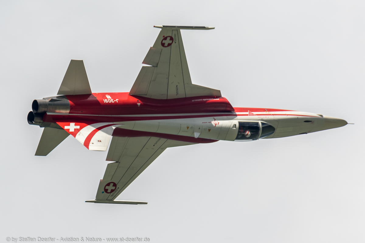320JH3A4911