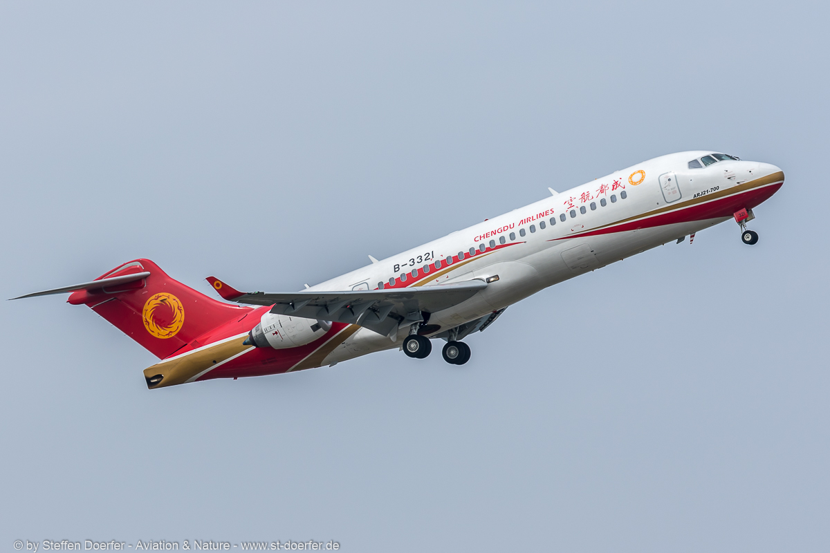320JH3A8905